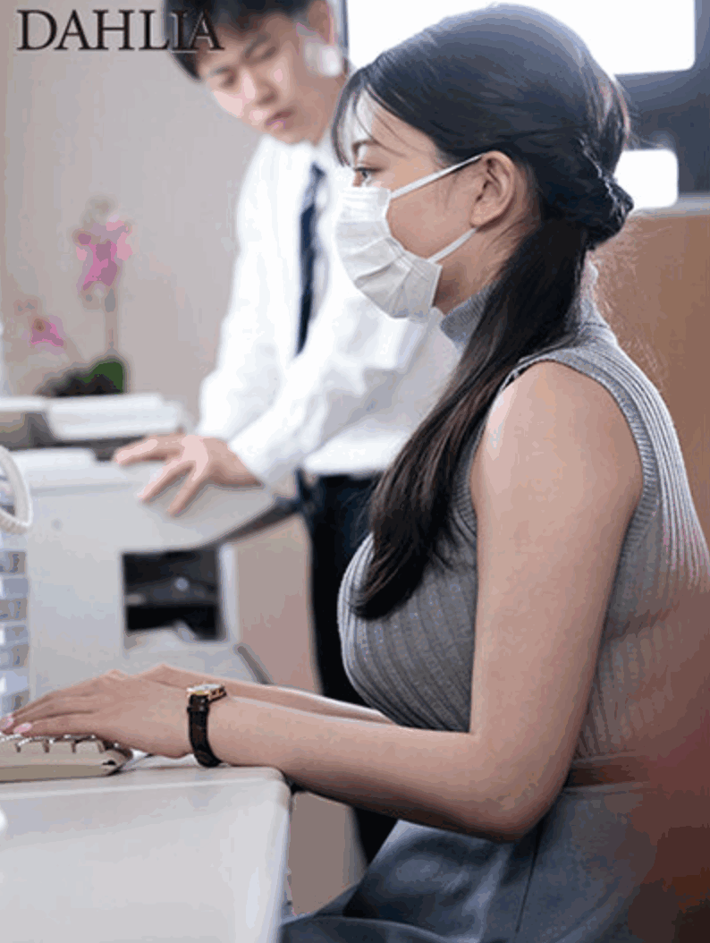 DLDSS-402会社では地味な巨乳OL