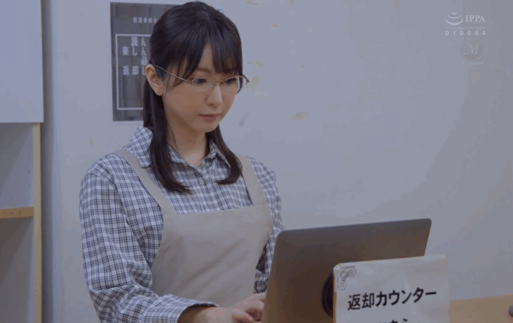 JUR-422 人妻秘書、汗と接吻に満ちた社長室中出し性交 最初で最高の秘書、ここに誕生―。 新妻ゆうか