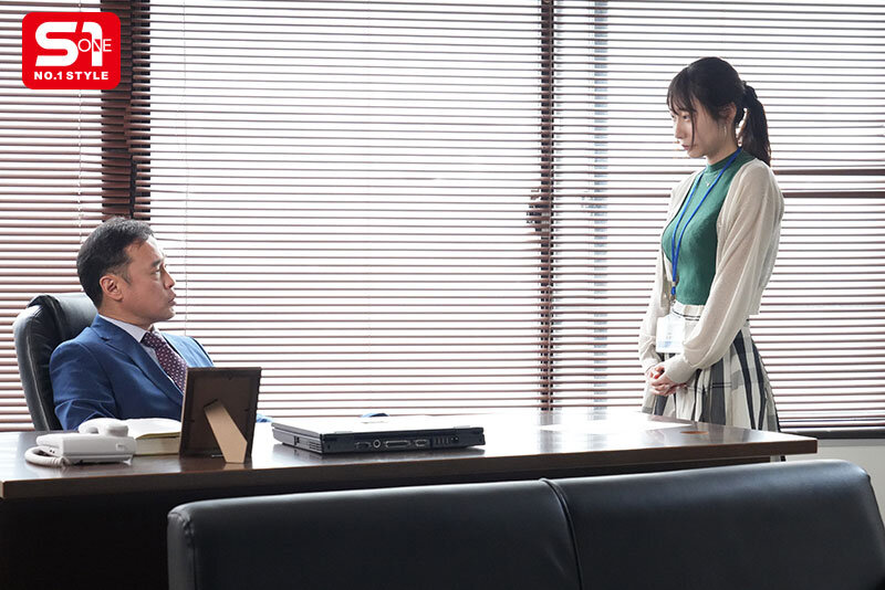 SONE-964 下着メーカーに今も残る下劣ハラスメント… 仕事の出来ない女子社員（25）は、ランジェリー着用しか許されない。 篠真有