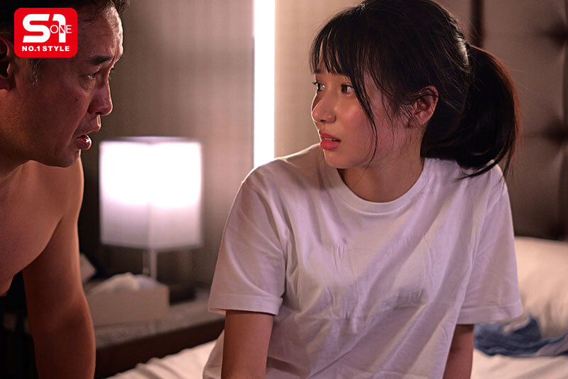 SONE-949終電逃してセクハラ店長とまさかの相部屋…朝まで続くキモい性交に不覚にも感じてしまった汚れを知らないバイトちゃん 榊原萌