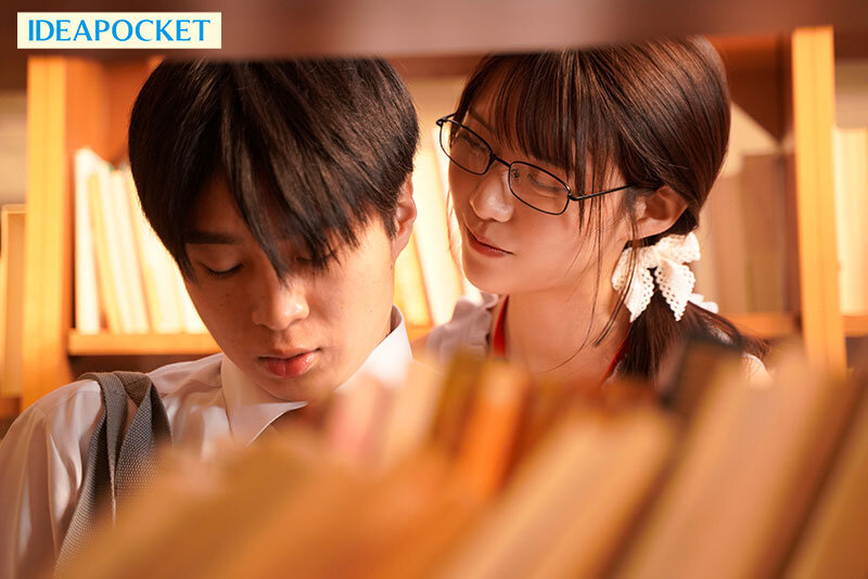 IPZZ-749 毎朝電車の端の席で読書をしている清楚美人お姉さんがM男を痴女って弄ぶ特殊性癖の持ち主だったなんて… 愛才りあ