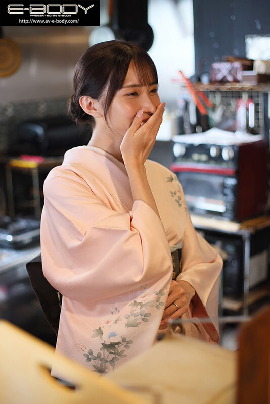 EYAN-208 お客様には決して見せない、着物で隠れた純白Gカップと淫らな人妻セックス 料亭の美人女将 佐野秋帆（28）AVデビュー