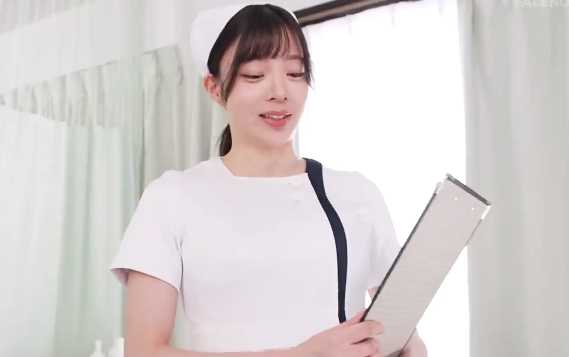 FNS-159 亀頭から吸い上げるジュルバキュームでべ～っとり顔射させてくれるチンしゃぶご奉仕ナース 篠宮るい