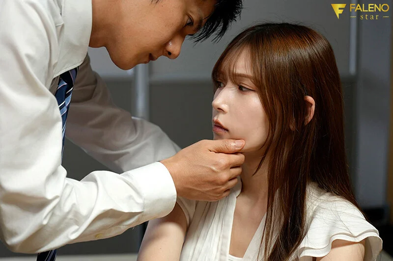 FNS-166 無愛想な美人同僚とお酒の勢いでホテルに行ったら睨まれながらもチ●ポとオマ●コの相性ピッタリ過ぎて残業の度に密会セックスする関係に… 明里つむぎ