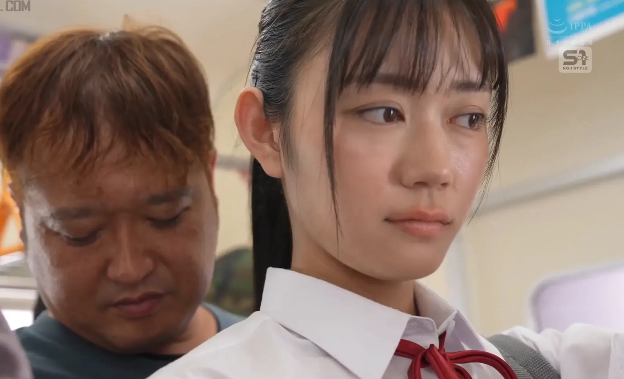 PFES-133 上京したて女学生が電車通学で揉まれまくってまさかの痴●師にベタ惚れ、発情むさぼり合いSEX 明日葉みつは