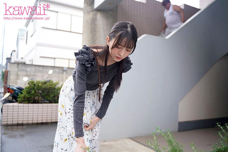 PFES-122 不愛想な隣人女子大生が、廊下で無愛想にパンツを見せつけてきますが…ムラムラしてんの？ 