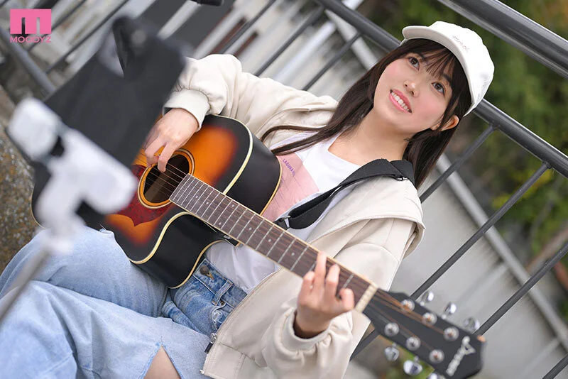 MIFD-724 歌手を夢見る上京ボンビー少女が高額バイトに釣られてこっそりAV出演!!経験人数1人 反応もカラダもうぶな合法ロリっ娘が恥じらいアクメデビュー 白宮萌