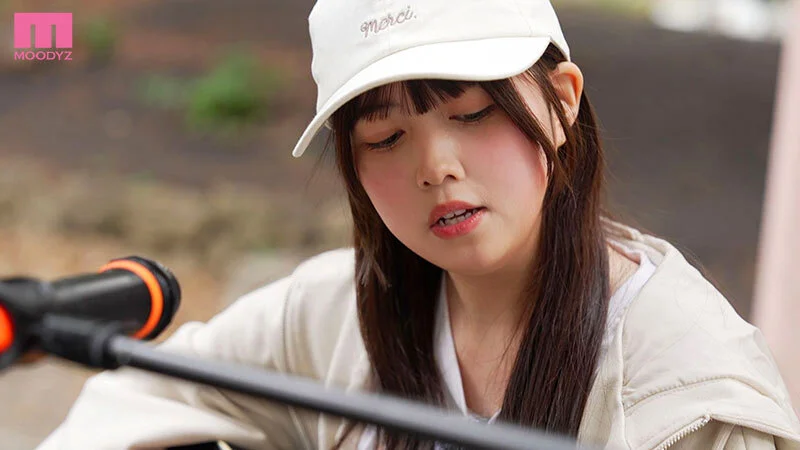 MIFD-724 歌手を夢見る上京ボンビー少女が高額バイトに釣られてこっそりAV出演!!経験人数1人 反応もカラダもうぶな合法ロリっ娘が恥じらいアクメデビュー 白宮萌