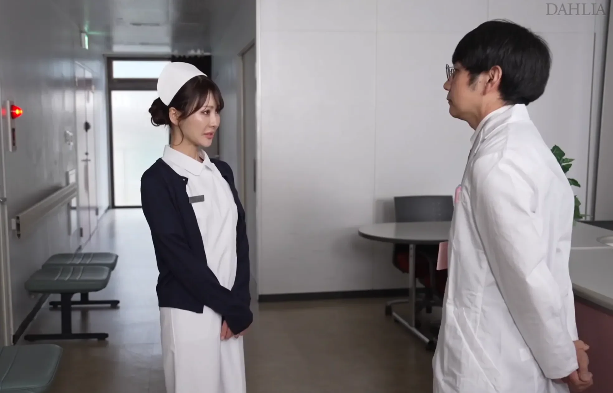 DLDSS-477 全裸婦長-全身全霊で精液採取を行うナースの活動記録- 小沢菜穂