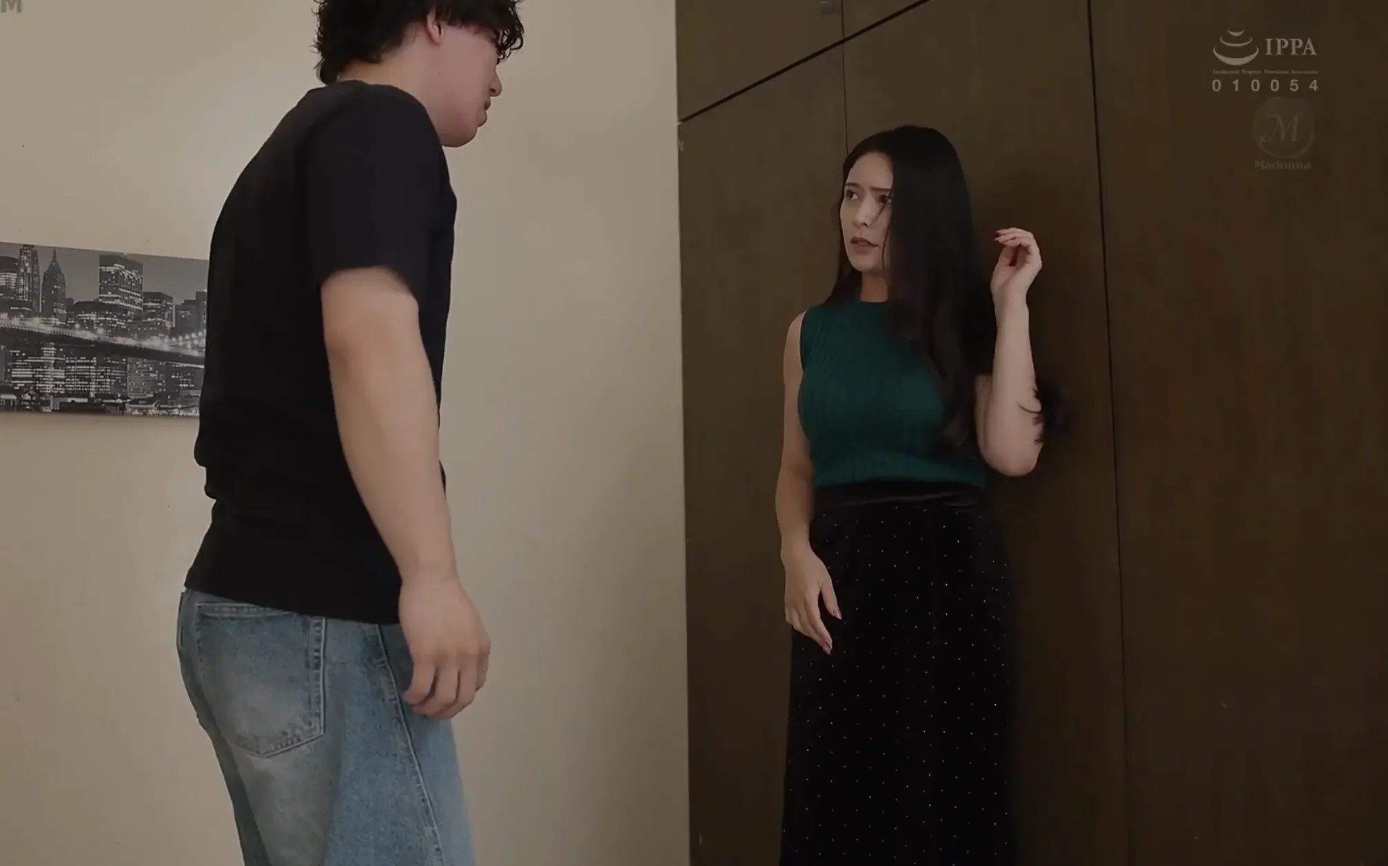 JUR-687 『週3日、妻とSEXをしている。』と自慢してきた友人から週5日、毎回3，4発、合計19発中出ししてそいつの妻を寝取ってやった めぐり